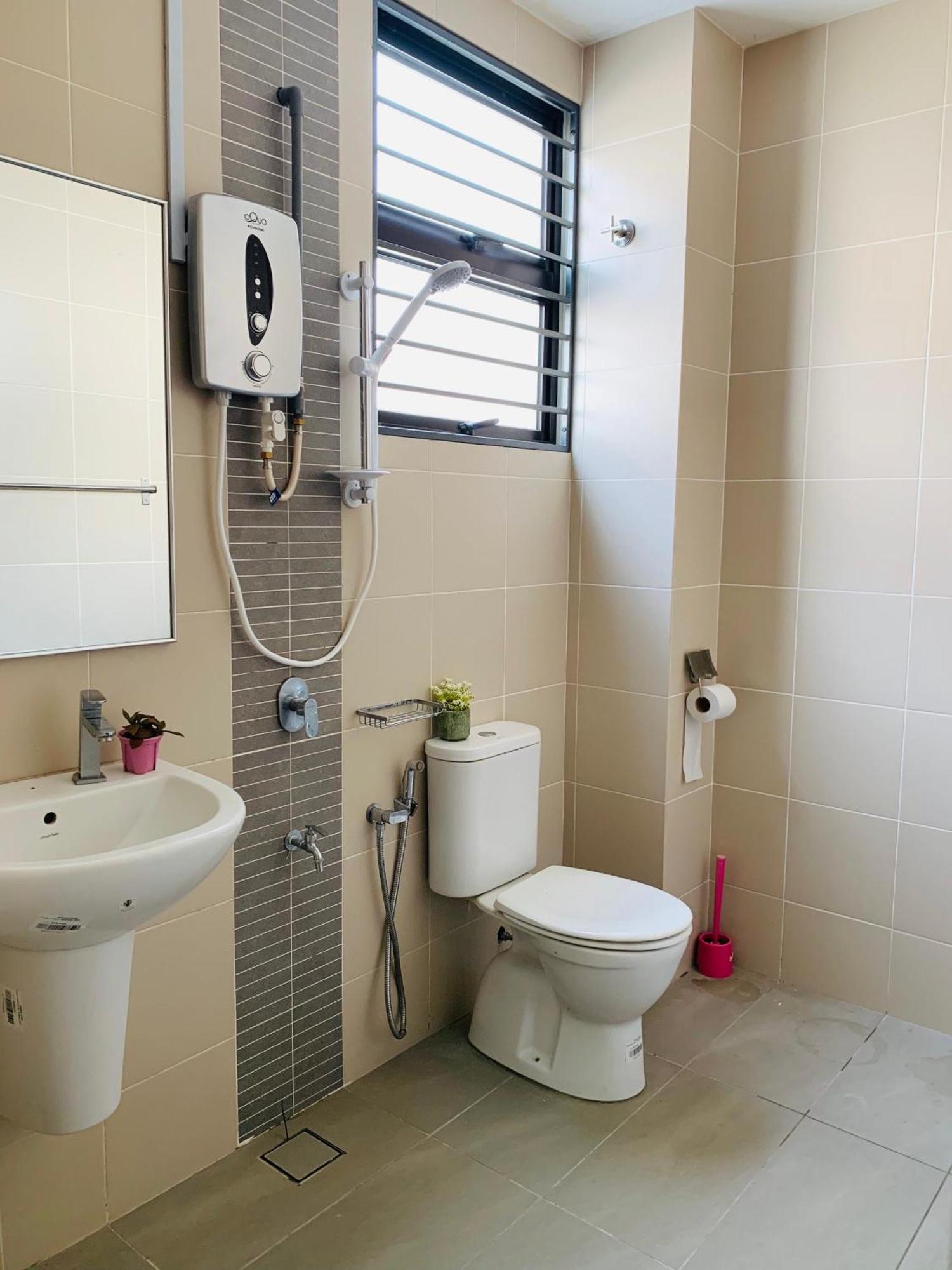 A43 Near Setia Convention Centre & Bukit Raja Holiday home *